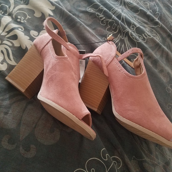 Shoes - Picture 3 of 3